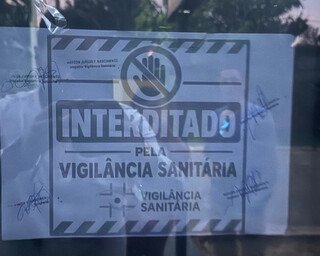 Falso dentista é preso colocando lentes de contato em salão de beleza Falso dentista é preso colocando lentes de contato em salão de beleza