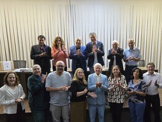 Pedro Chaves é eleito novo presidente da Academia Sul-Mato-Grossense de Letras Pedro Chaves é eleito novo presidente da Academia Sul-Mato-Grossense de Letras