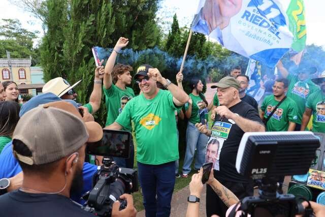 Em carreata pela Afonso Pena, Riedel mira indecisos até o último minuto