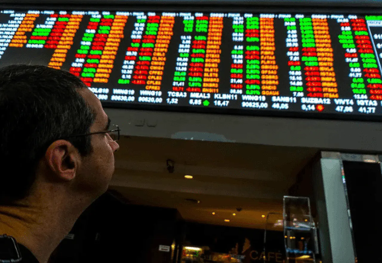 Bolsa despenca e dólar dispara após reeleição de Lula