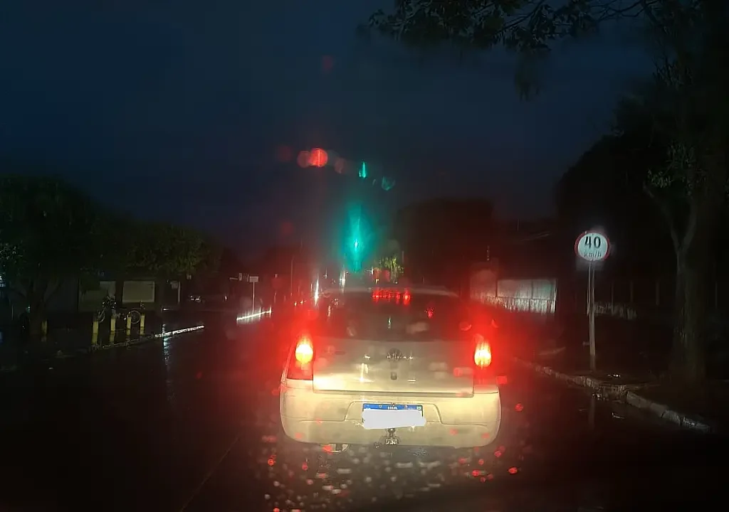 Sob alerta do Inmet, Campo Grande registra forte chuva após tempestades causarem estragos no interior