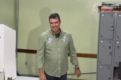 Eduardo Riedel é reeleito governador de Mato Grosso do Sul