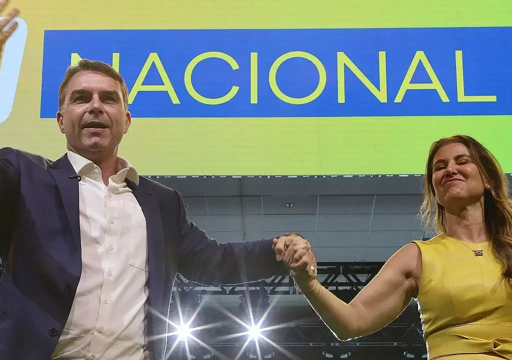 Governo Trump concederá vistos a Flávio Bolsonaro e familiares, diz agência