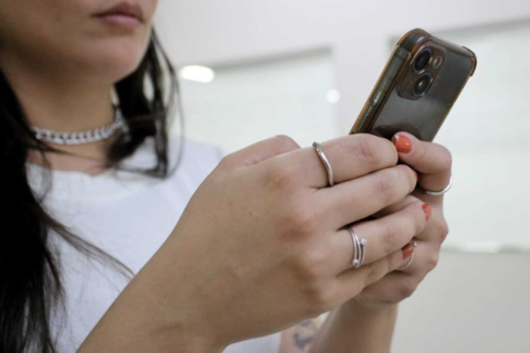 Técnico é preso suspeito de "vazar nudes" do celular de cliente
