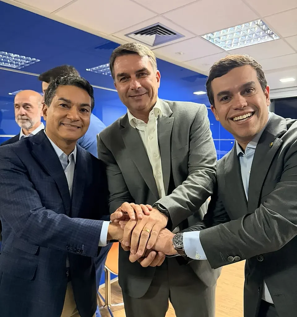 Em Brasília, Beto oficializa apoio do Republicanos a Flávio Bolsonaro