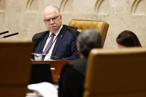 Fachin pede à PF apuração ‘sem exceção’ de fatos envolvendo ministros no caso Banco Master