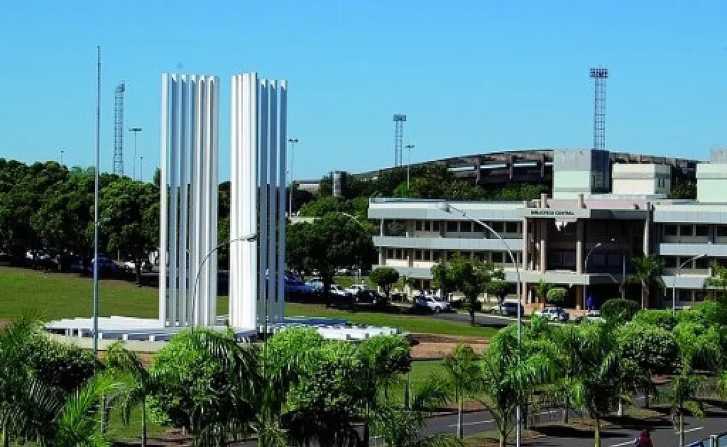 UFMS abre concurso com 42 vagas para professores e salários de até R$ 13,7 mil