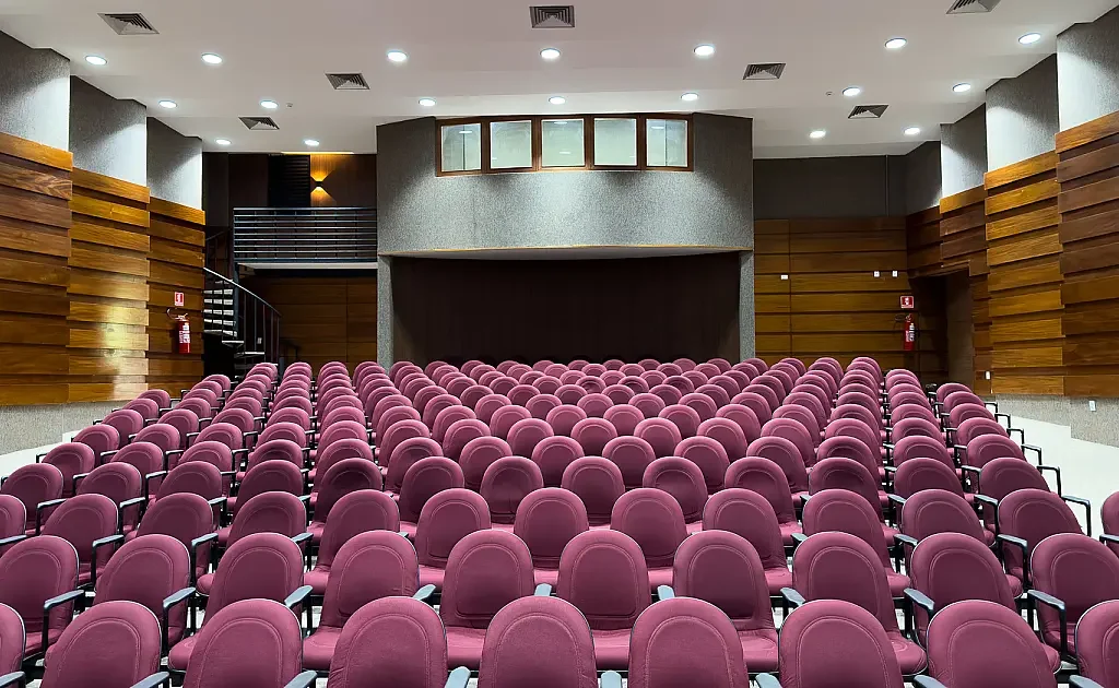 Espetáculo gratuito traz cantigas, bonecos e histórias ao Sesc Teatro Prosa
