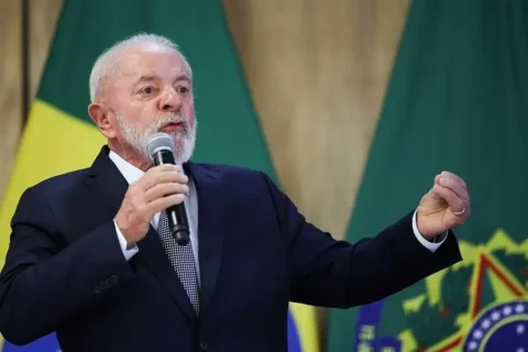 Lula faz primeiro pronunciamento após vitória e agradece apoio dos brasileiros