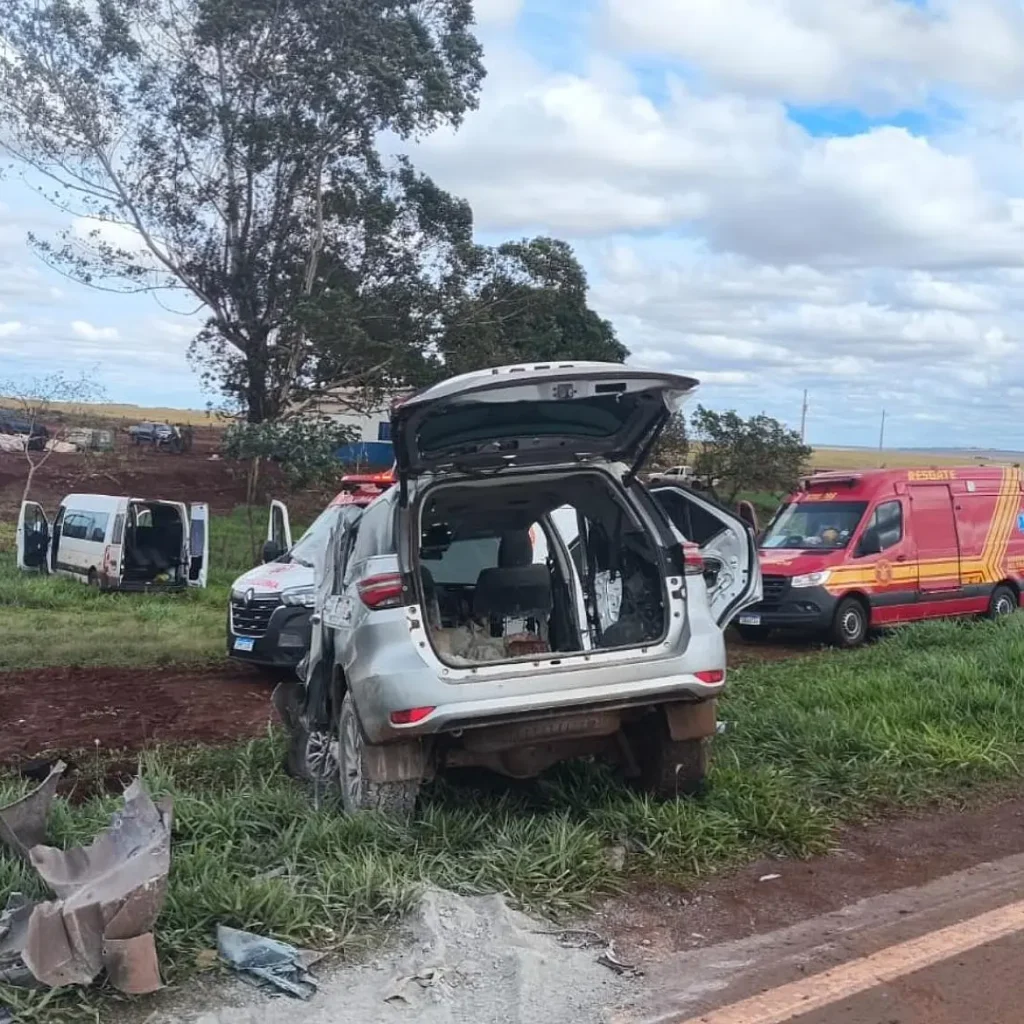 Motorista que causou acidente com van na BR-060 estava fugindo da polícia e é preso