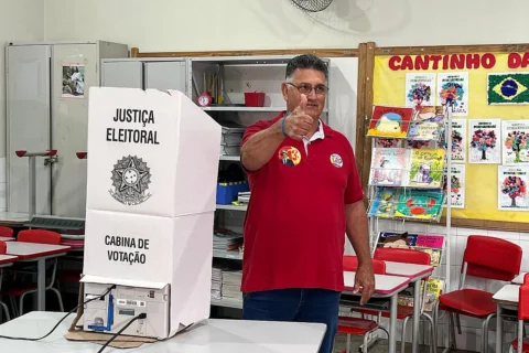 Candidato ao Governo de MS, Lucien Rezende vota em Ribas e diz estar otimista