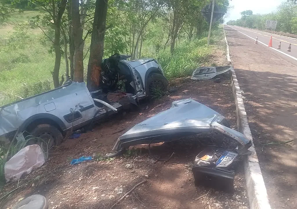 Saveiro racha ao meio em acidente, e família pede orações por moradores de Nova Alvorada