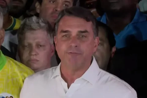 Flávio critica prorrogação da votação e diz que pedirá anulação da eleição